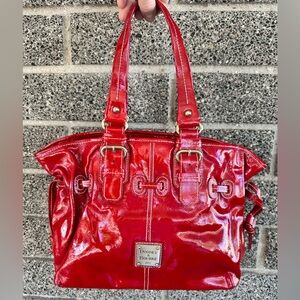 Dooney and Bourke red patent leather shoulder bag purseo